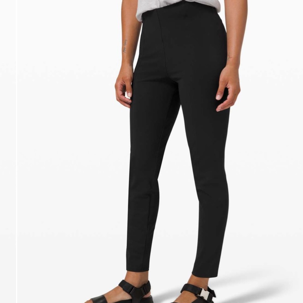 Lululemon Here to There High-Rise 7/8 Pant
Black Sz 4